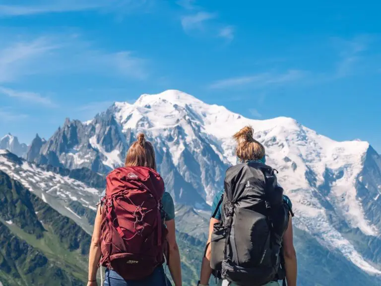 2 backpackers sur le MBT Mont Blanc Rundtour